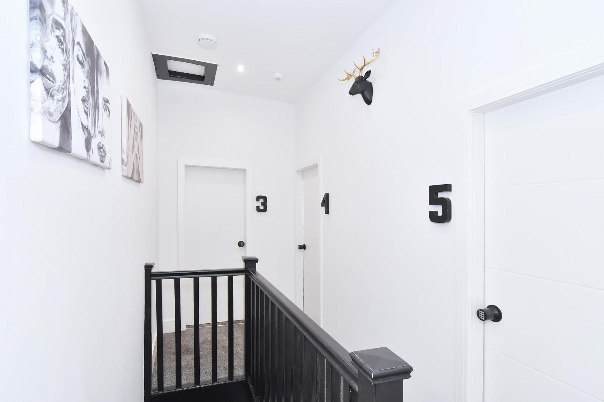 Отель Townhouse @ Henry Street Кру Экстерьер фото